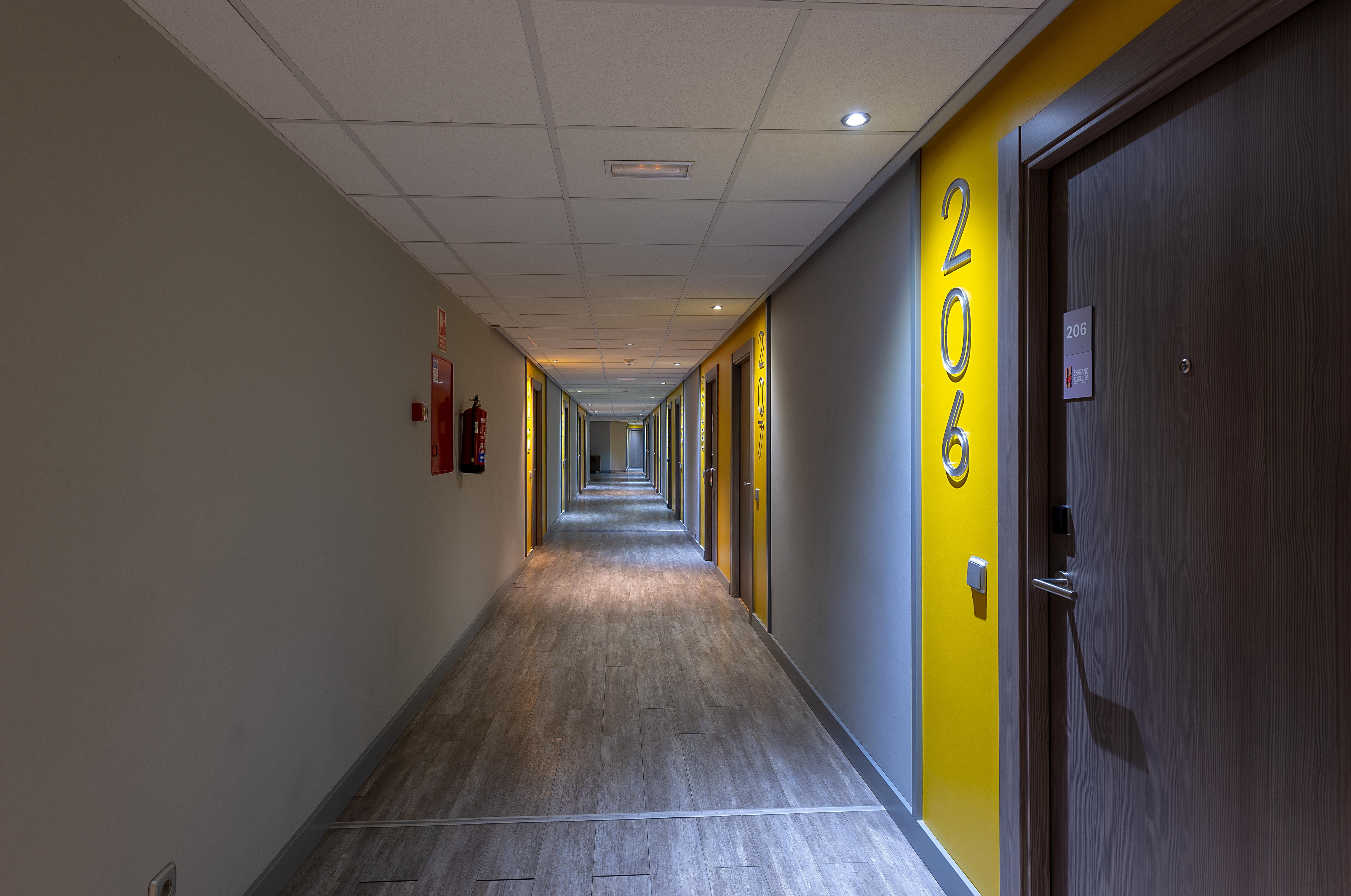 Apartamentos Recoletos Madrid Eksteriør billede