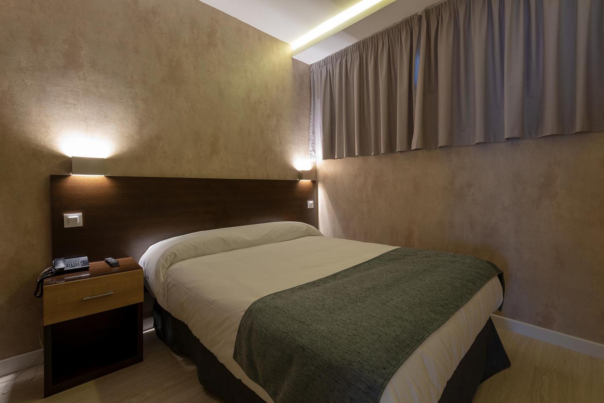 Apartamentos Recoletos Madrid Værelse billede